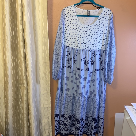 Noracora maxi dress in lavender and varying blue patterns - Picture 3 of 9